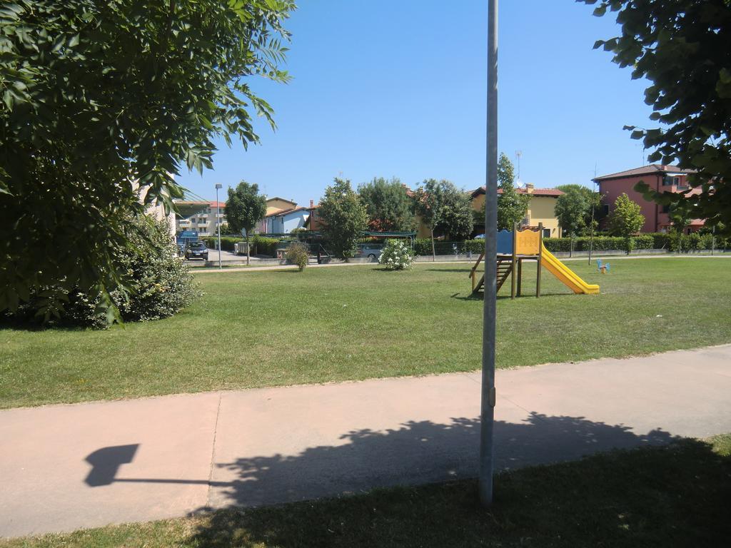 Residence Villaggio Dei Fiori Con Piscina E Posto Spiaggia Incluso Caorle Rom bilde