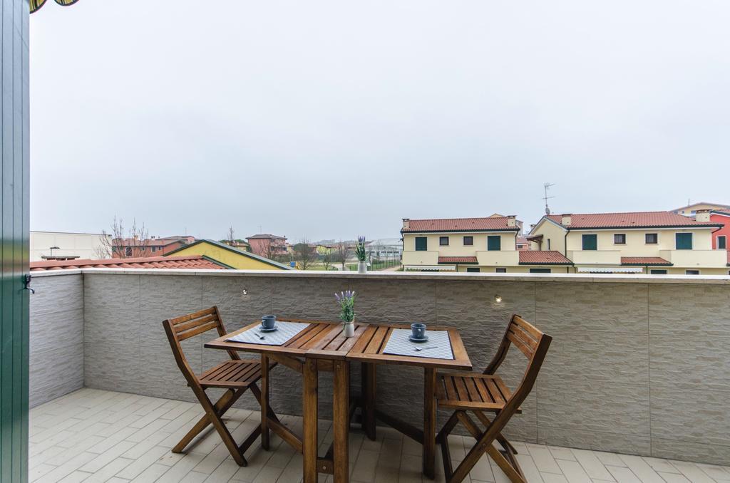Residence Villaggio Dei Fiori Con Piscina E Posto Spiaggia Incluso Caorle Rom bilde