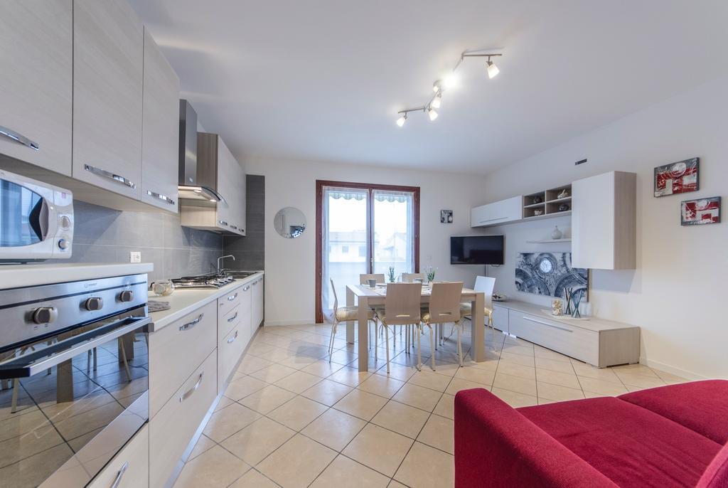 Residence Villaggio Dei Fiori Con Piscina E Posto Spiaggia Incluso Caorle Rom bilde
