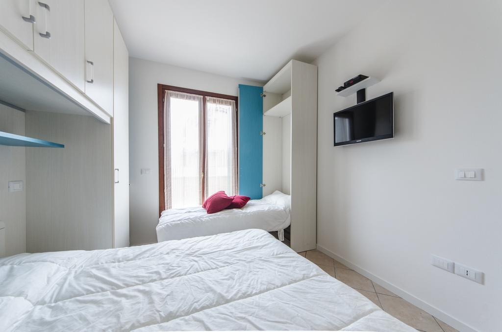 Residence Villaggio Dei Fiori Con Piscina E Posto Spiaggia Incluso Caorle Rom bilde